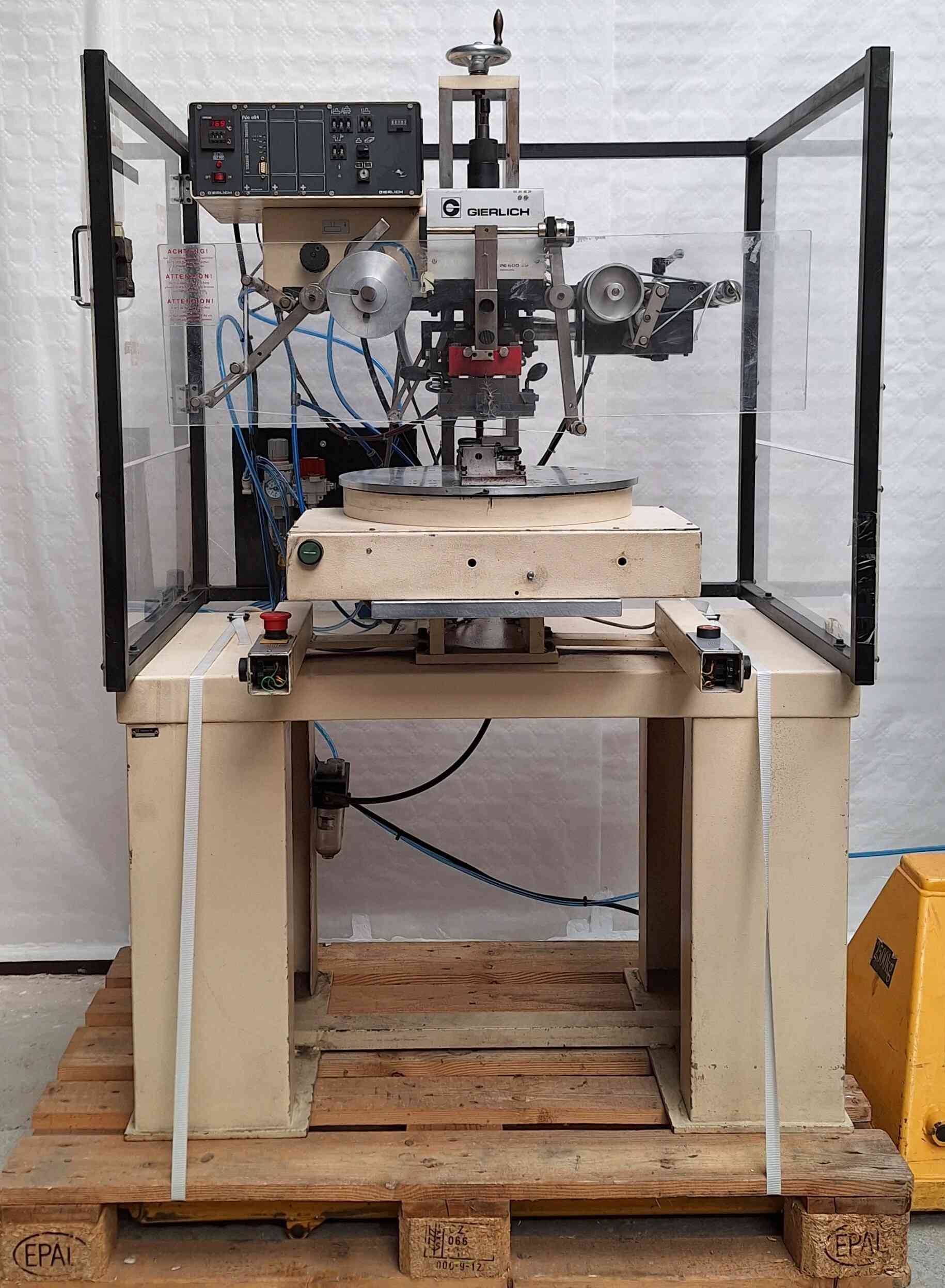 Hlavní pohled na stroj Gierlich